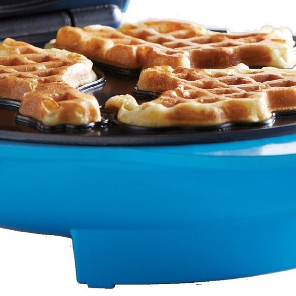 Animal Waffle Maker for Kids by Brentwood — 3 Mini Animal Shapes, Non-Stick, 100 - Picture 2 of 3